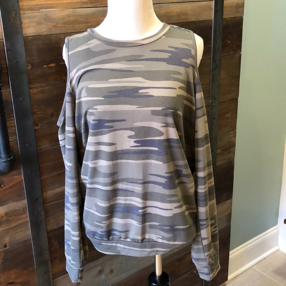 Socialite camo cotton pullover size Large